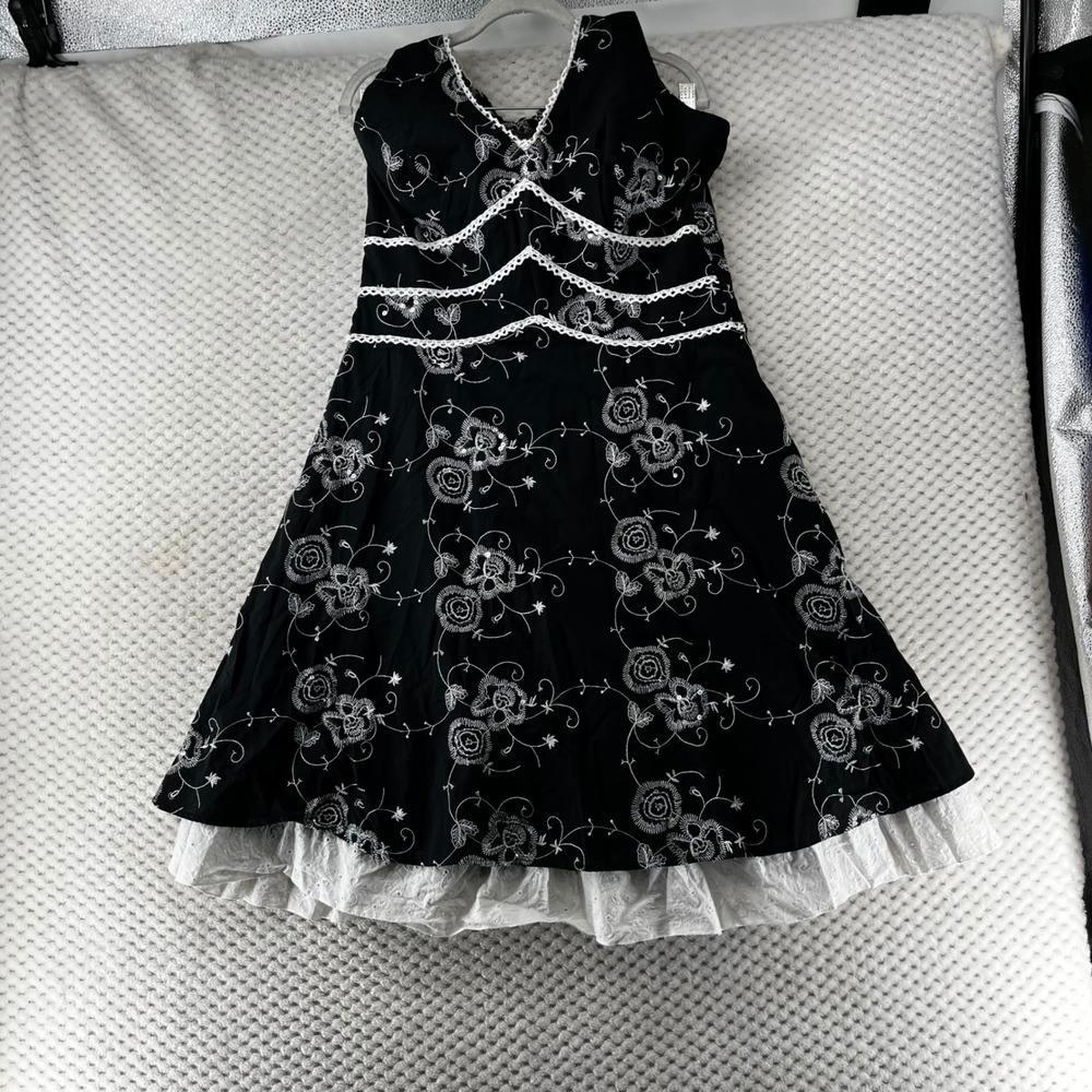 AGB Dress Fit & Flare Pinup Black Floral Embroidered Sequin Halter Party Size 14